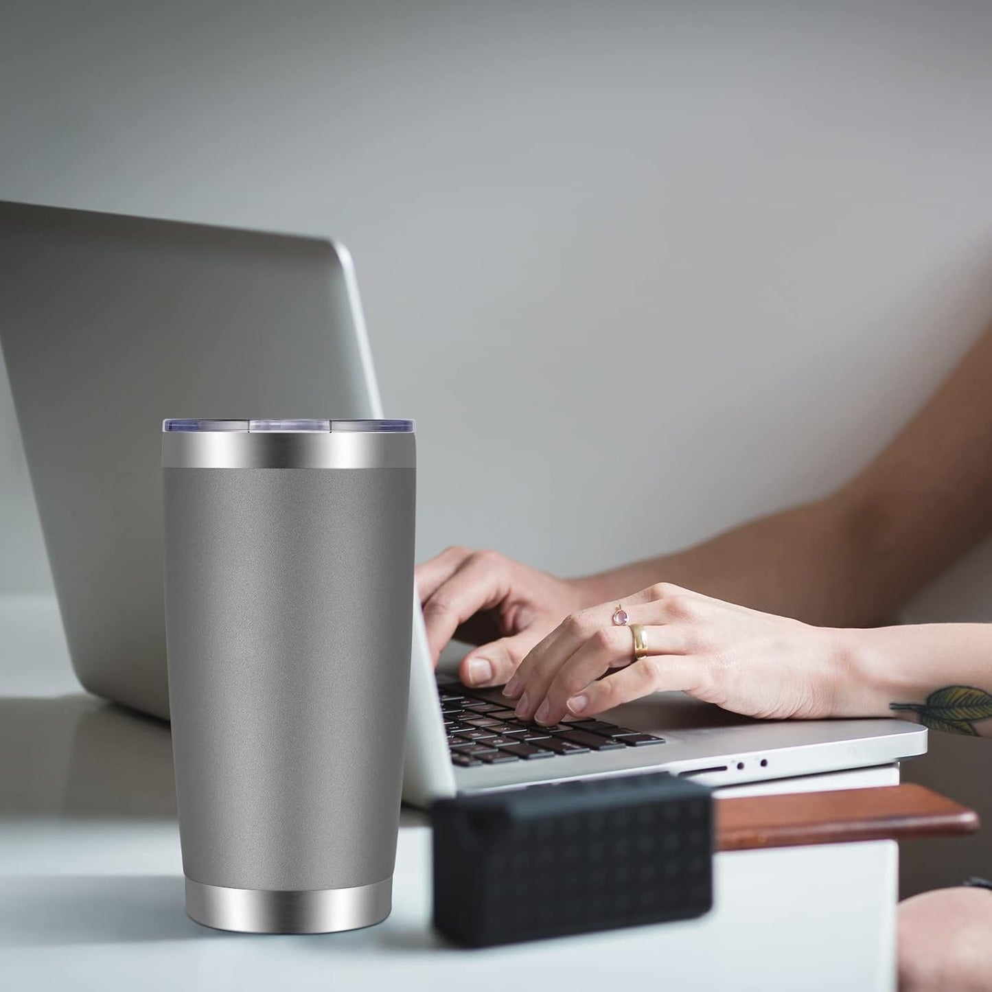 VEGOND 20oz Tumbler with Lid and Straw Stainless Steel Tumbler Cup Vacuum Insulated Double Wall Travel Coffee Mug Powder Coated Coffee Cup(Grey 1 Pack)
