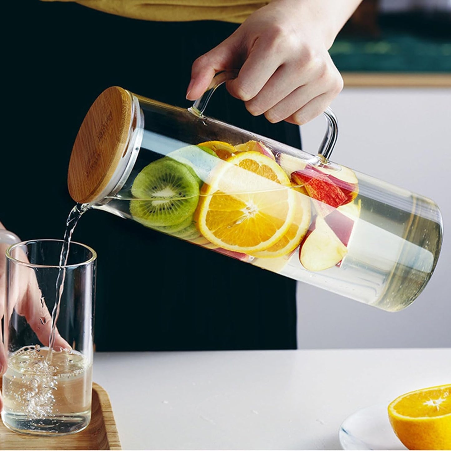 hjn Glass Water Pitcher with Lid Glass Carafe with Handle, Fridge Water Jug for Cold or Hot Beverages, Iced Tea, Milk, Juice 1500ml/51oz & bamboo lid