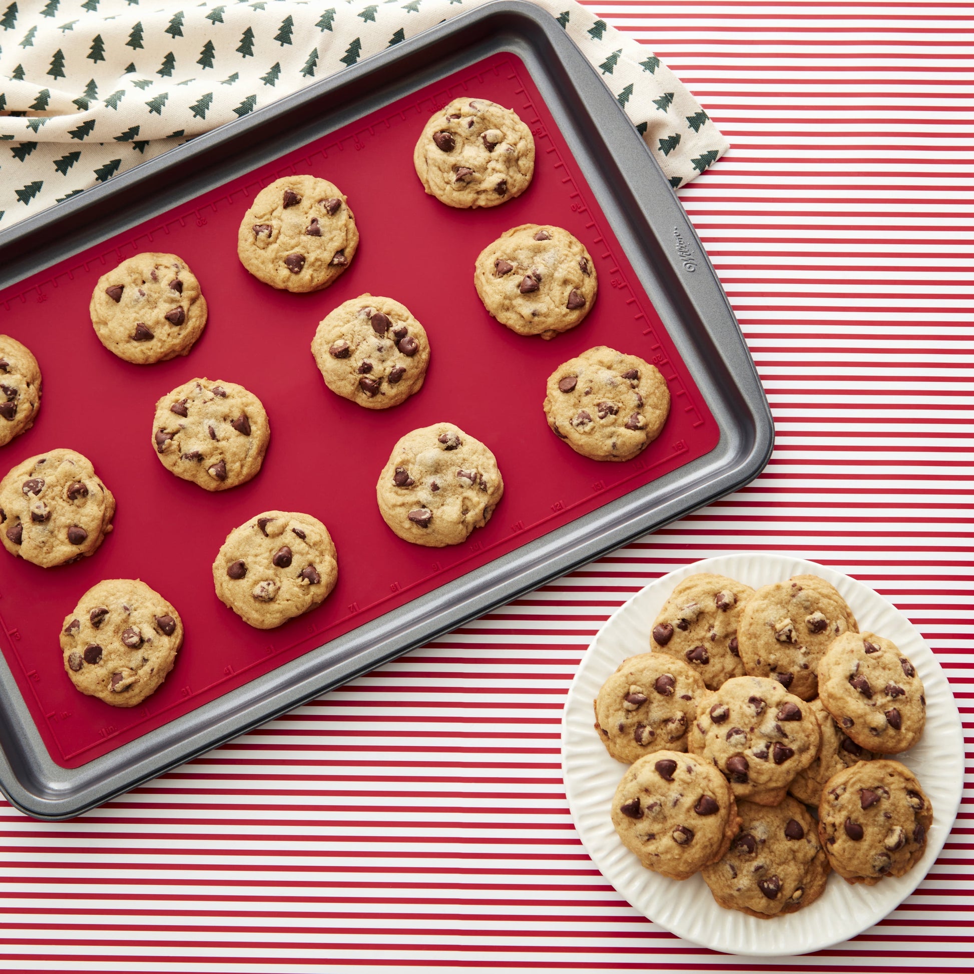 Nonstick Cookie Sheet, Cooling Grid and Silicone Baking Mat Bakeware Set, 4-Piece
