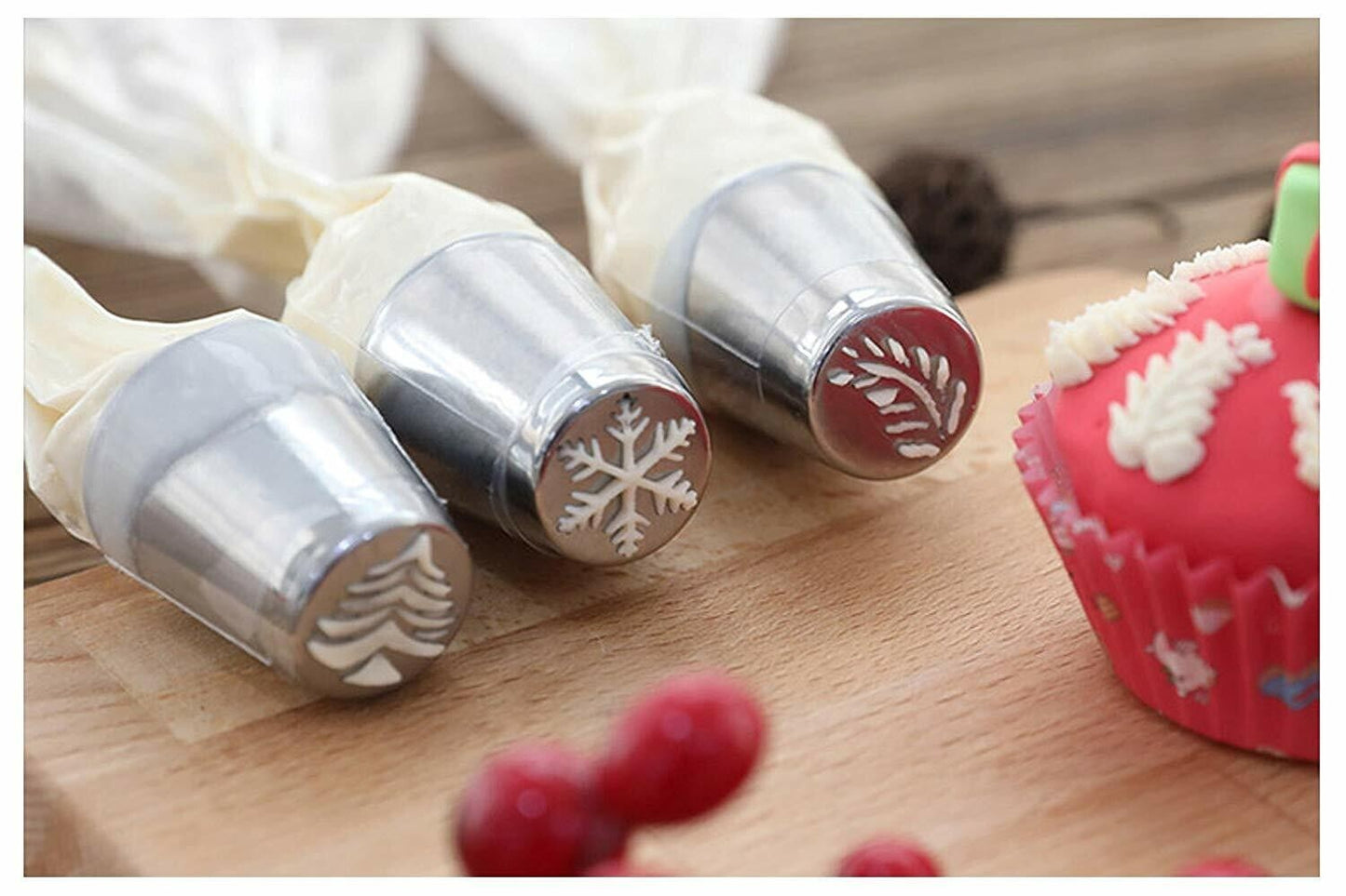 18PACK Russian Icing Piping Tips Christmas Nozzles Pastry Bag & Coupler Set