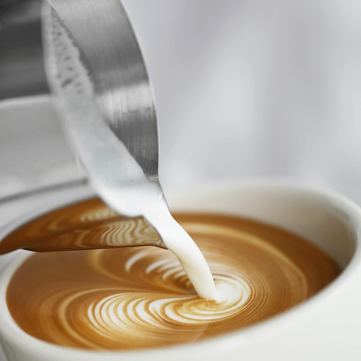 MHW-3BOMBER Milk Frothing Pitcher 450ml/15.2oz Milk Frother Cup Espresso Steaming Pitcher Stainless Steel Milk Frother Cup Barista Latte Art Round Spout Milk Jug P6001S-OS