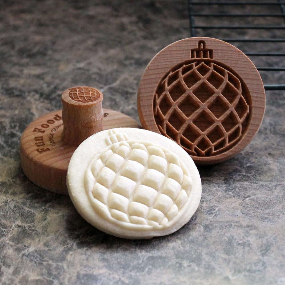 Wood Cookie Stamp, 2.5 Inch (Ornament CS-092)
