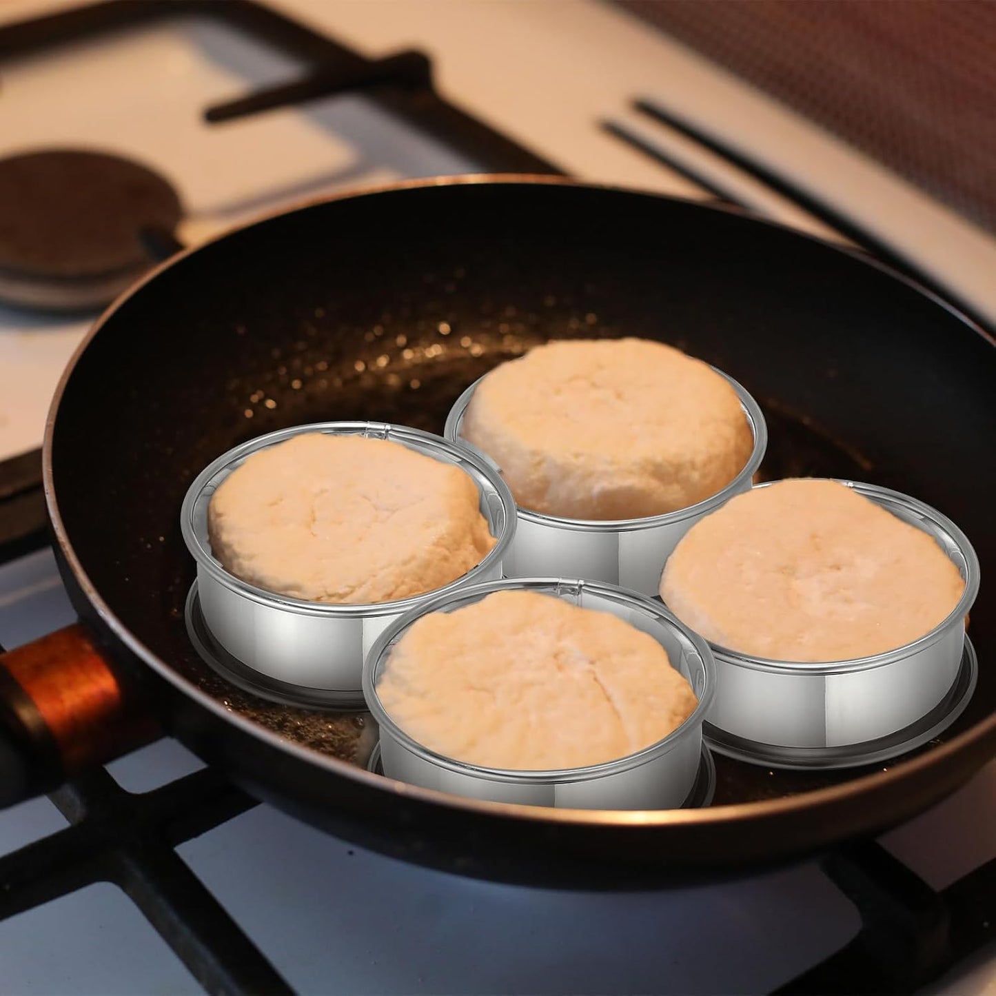HARFINGTON 8pcs Crumpet Rings 3.94" Nonstick Round Cake Ring Stainless Steel Double Rolled English Pastry Rings for Kitchen Baking Crumpet Dessert, Black