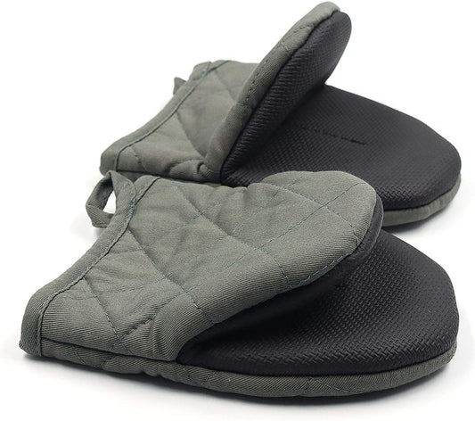 1 Pair Short Oven Mitts, Heat Resistant Silicone Kitchen Mini Oven Mitts for 500 Degrees, Non-Slip Grip Surfaces and Hanging Loop Gloves, Baking Grilling Barbecue Microwave Machine Washable (Gray)