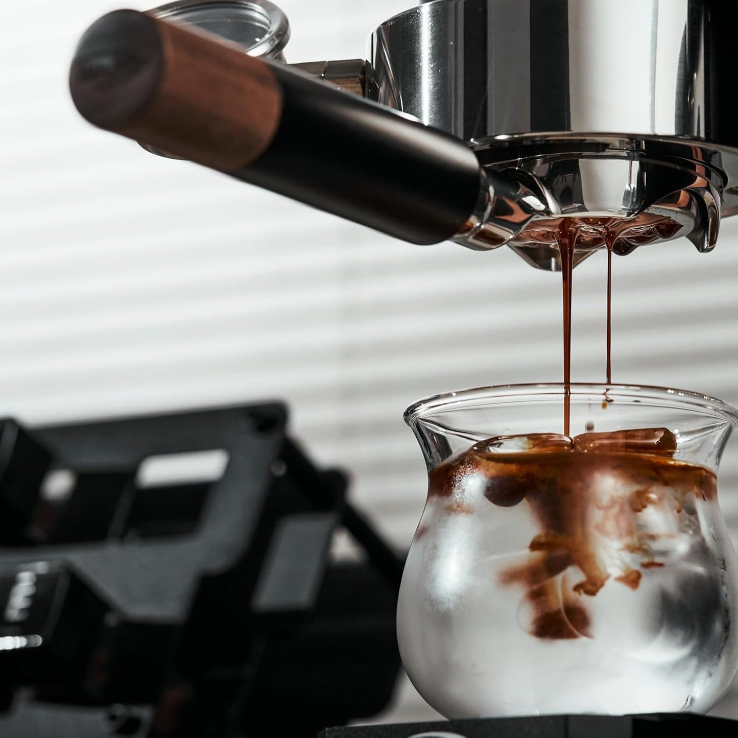 IKAPE 58MM Bottomless Naked Portafilter Black, Compatible with E61, Flair 58, ECM, Rocket, Sanremo, Synesso, Slayer, VBM Coffee Machines (Included 20g Capacity Filter Basket)