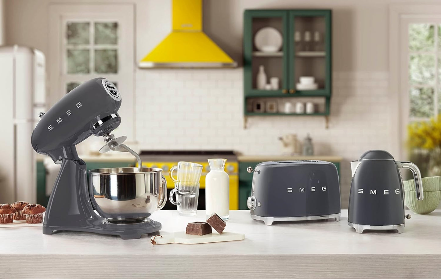 SMEG 50's Retro Style 7-Cup Electric Water Kettle with Automatic Shutoff, Removable Base, and Water Indicator, KLF03GRUS,Grey