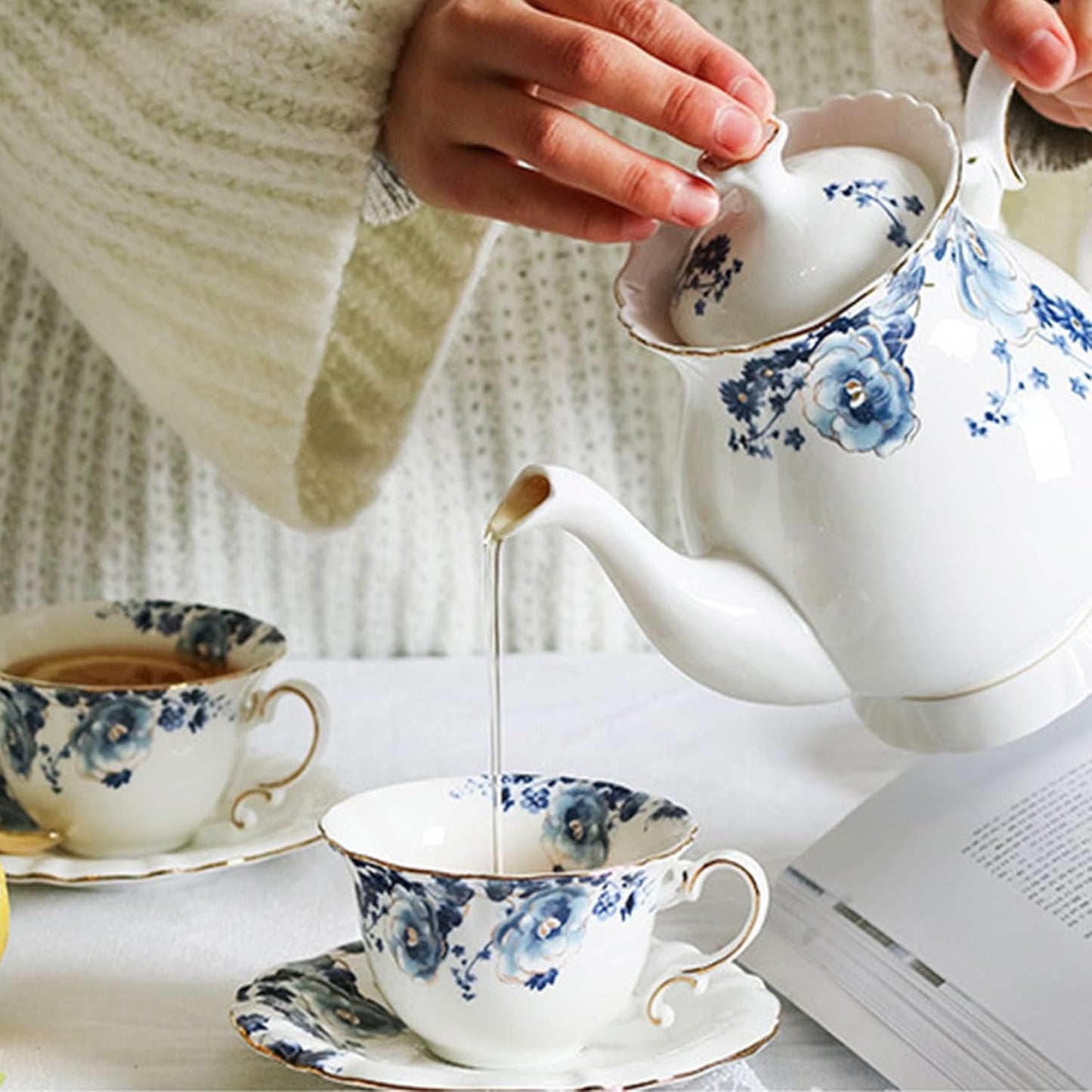 21-Piece Bone China Tea Set for Adults, Blue and White Porcelain Tea Set for 6, Vintage Floral Tea Cup Set With Teapot, Tea Party Sets for Women Gift