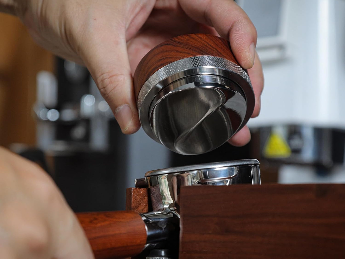 54mm Breville Coffee Tamper Set – Rosewood Tamping Station, Calibrated Tamper, Distribution Tool, Bottomless Portafilter & Digital Espresso Scale