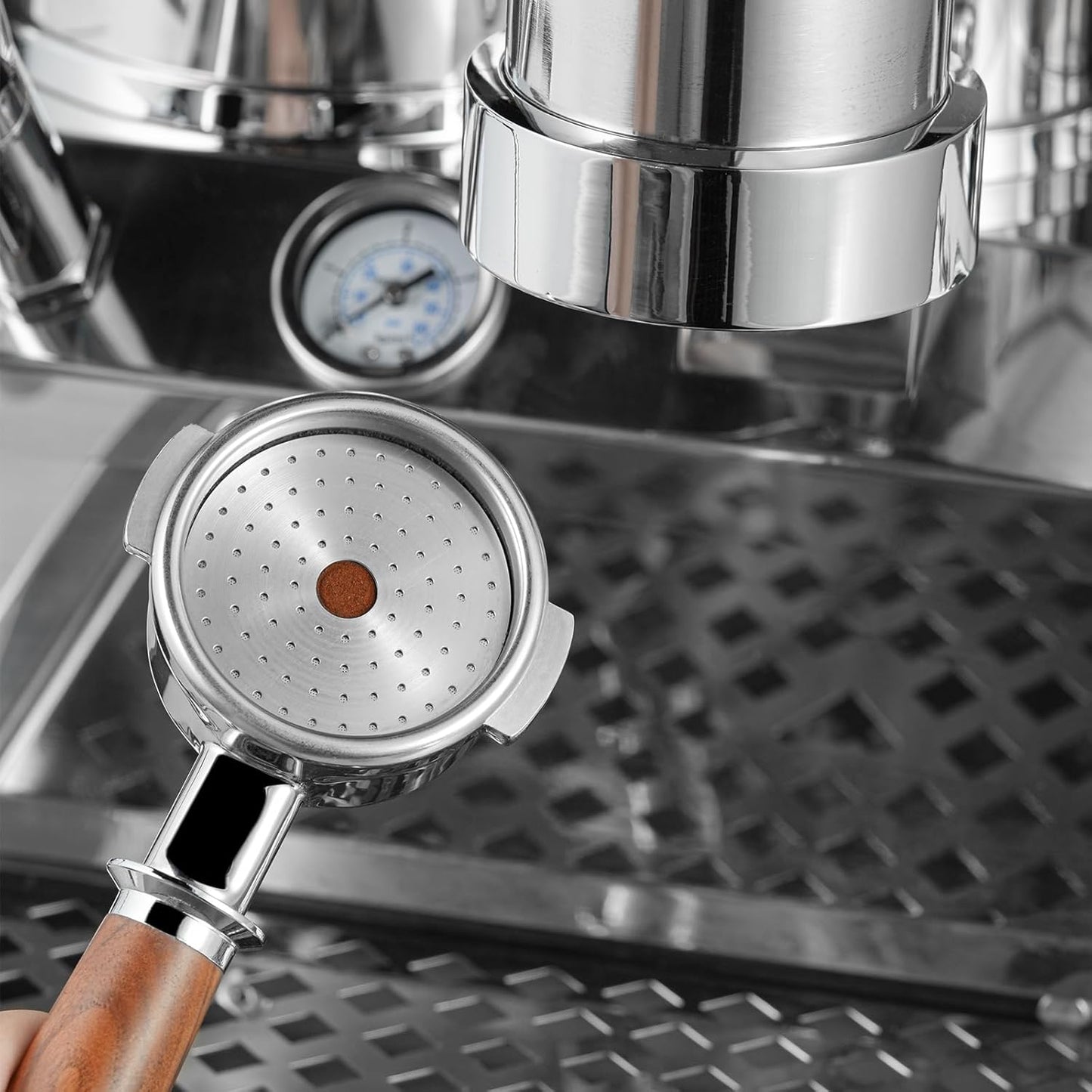 MHW-3BOMBER 58.5mm Espresso Puck Screen with Round Hole Metal Espresso Filter 0.8mm Thickness Coffee Filter for La Marzocco/Gaggia FG5586-OS