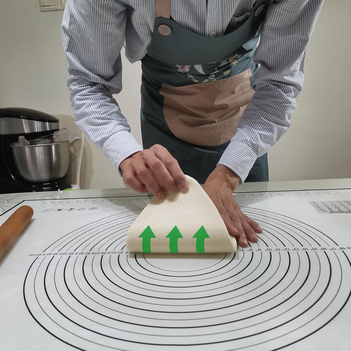 Yansumi Silicone Pastry Mat Extra Large Non-Slip Mat for Rolling Dough Pie Crust and Baking Non-Stick with Measurements (XXL,32"L x 24"W, Black)