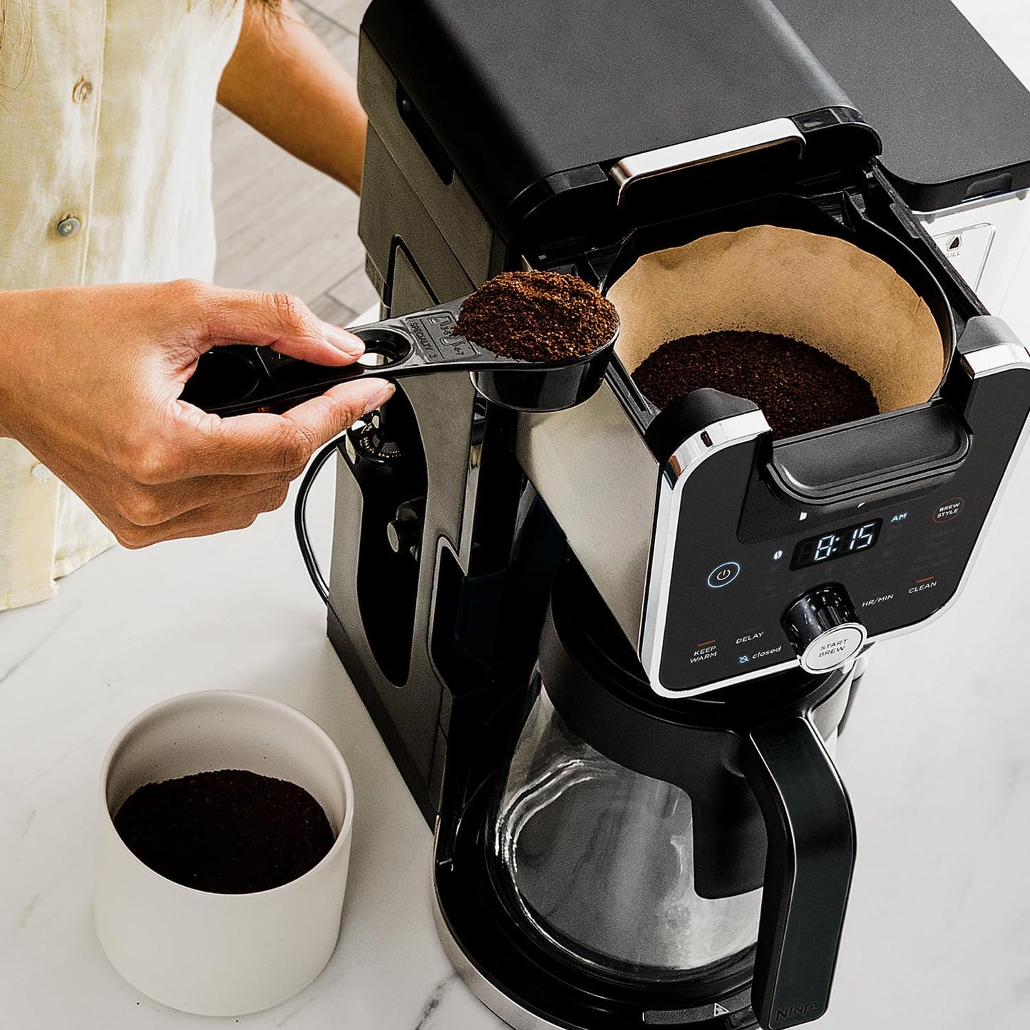Ninja | Coffee Maker | DualBrew Single Serve System | 4 Brew Styles | Keep Warm Feature & Buit- In Frother | 14 Cup Glass Carafe & Removable 70oz Water Reservoir | Black | CFP451A