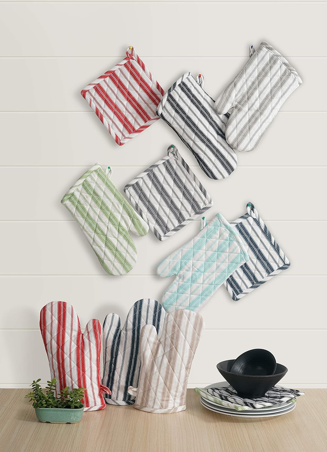 Oven Mitt & Potholder Set - Durable Heat Resistant Gloves - Thick Mittens for Kitchen - Suitable for Cooking, Baking, Grilling – BBQ - 1 Oven Mitts & 1 Potholders – Navy Blue Stripes - Casa De Lan