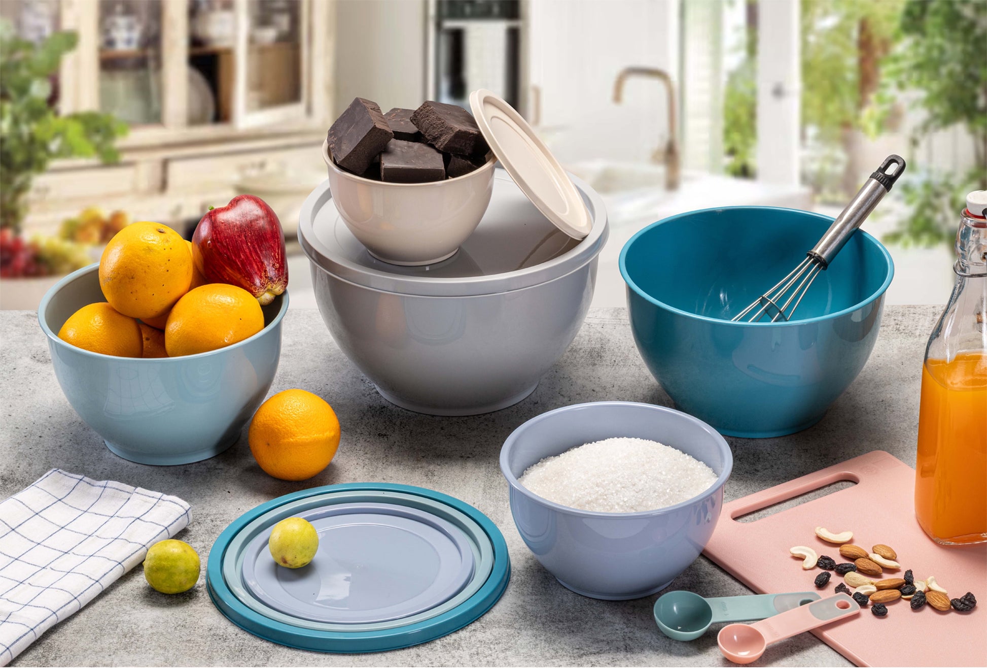 10-Piece Nonslip Nesting Plastic Mixing Bowl Set with Assorted Lids